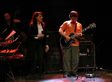 Daniel Biel (bass), Urszula Dudziak (vocals), Tomek Krawczyk (guitar)